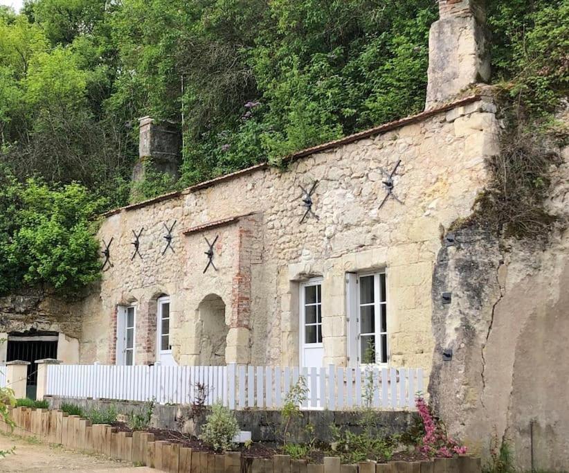 Nuit Insolite Dans Une Troglodyte ! Villa Nazelles-Negron Eksteriør billede